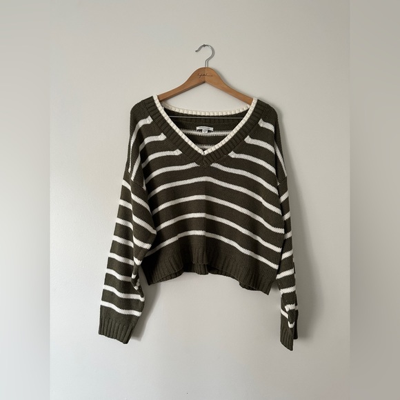 american eagle drop shoulder sweater. - Picture 3 of 4